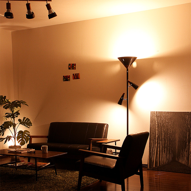 ブログ2022.6　照明で室内をおしゃれに演出　壁天井を照らす